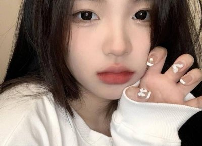 ​怎样化妆使眼睛变大