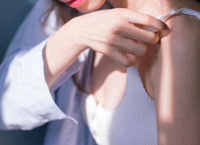 ​50多岁的大妈，被他的雇主感动，陷入泥潭，无法自拔