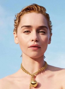 ​为艺术献身的女神！“龙妈”艾米莉亚克拉克写真赏