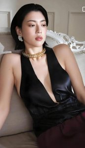 ​三吉彩花：日本时尚界的魅力女神