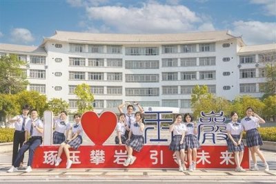 ​广州市玉岩中学：黄埔区属龙头高中加工能力强劲