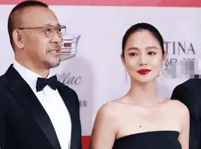 ​演员姜文：3个女人半生风流，结婚17年周韵成他最终的港湾