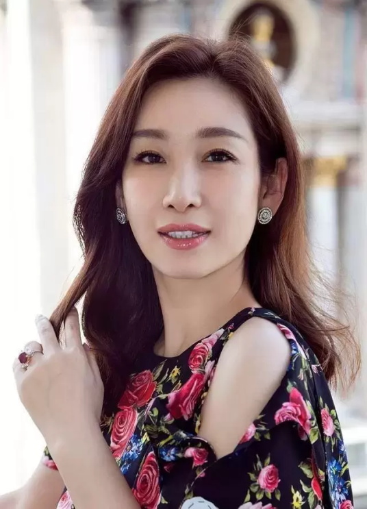 秦海璐结过几次婚？这位霸气女人的情史里三个男人2个渣