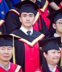 ​北电博士生翟天临和上戏硕士王莎莎毕业，原来贵圈有这么多学历派