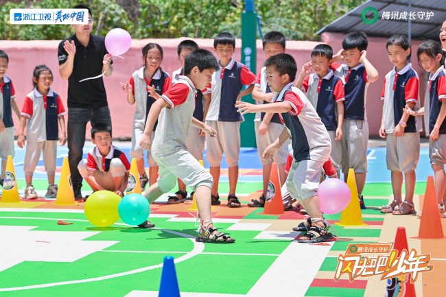 《闪光吧!少年》本周收官 邹市明传递勇敢力量