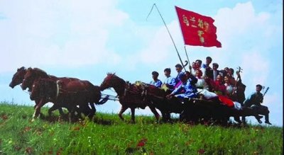 ​乌兰牧骑，蒙语意为“红色的嫩芽”