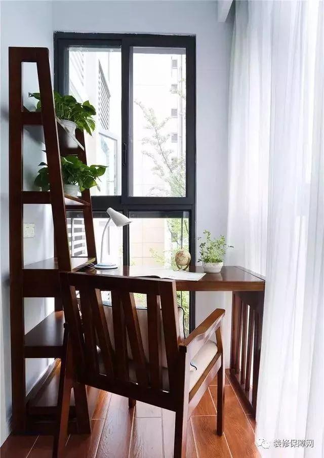 客厅不做吊顶，就走石膏线，没想到完工后清清爽爽，越看越喜欢