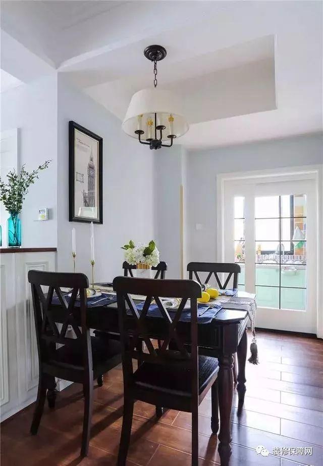 客厅不做吊顶，就走石膏线，没想到完工后清清爽爽，越看越喜欢