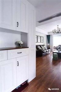 ​客厅不做吊顶，就走石膏线，没想到完工后清清爽爽，越看越喜欢