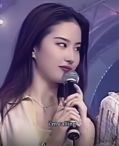 ​刘亦菲15岁旧照惊现，网友惊呼：这才是真正的“颜值巅峰”吧