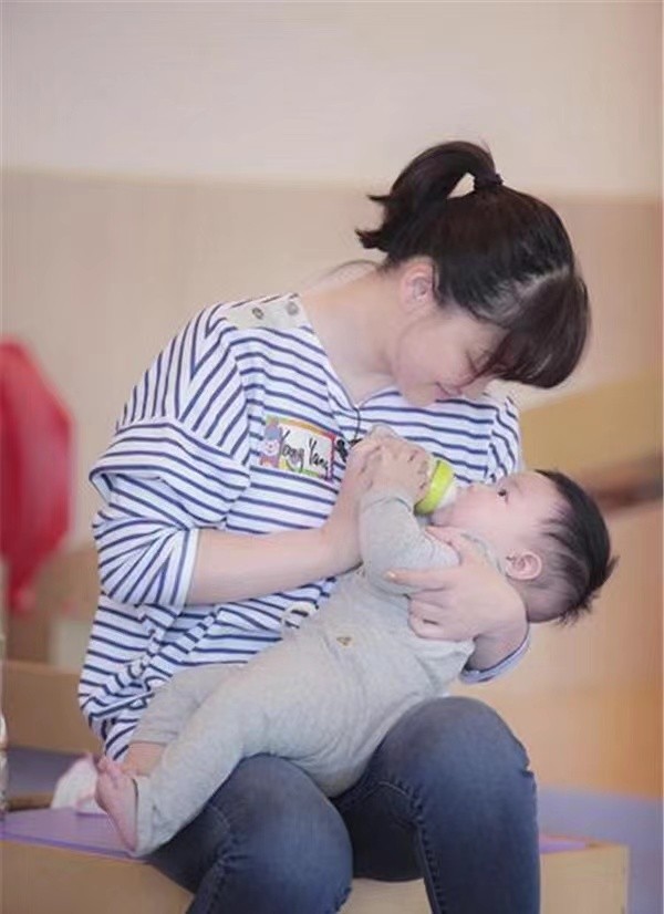 离婚17年后，再看梅婷和鄢颇现如今的境遇，两人的差距实在太明显