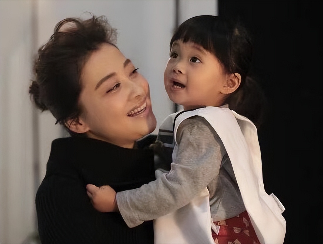 离婚17年后，再看梅婷和鄢颇现如今的境遇，两人的差距实在太明显