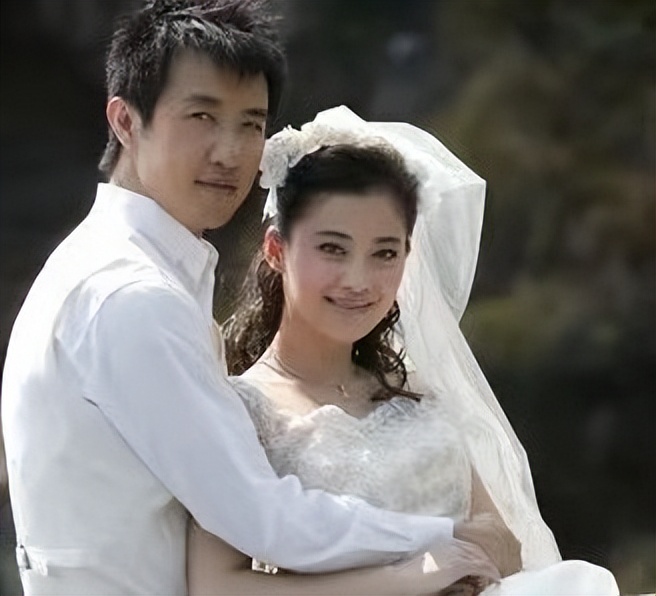 离婚17年后，再看梅婷和鄢颇现如今的境遇，两人的差距实在太明显