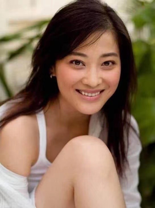 离婚17年后，再看梅婷和鄢颇现如今的境遇，两人的差距实在太明显