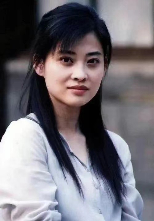 离婚17年后，再看梅婷和鄢颇现如今的境遇，两人的差距实在太明显