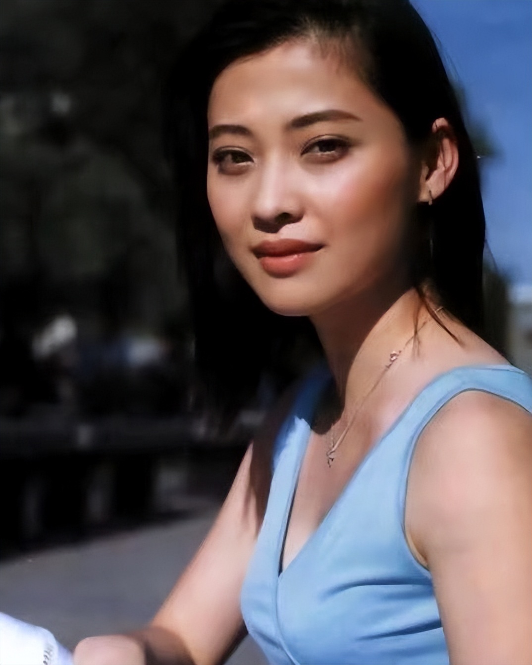 离婚17年后，再看梅婷和鄢颇现如今的境遇，两人的差距实在太明显