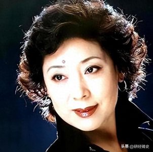 ​歌唱家关牧村：一婚被家暴，二婚被高官丈夫宠成宝，撮合父亲再婚