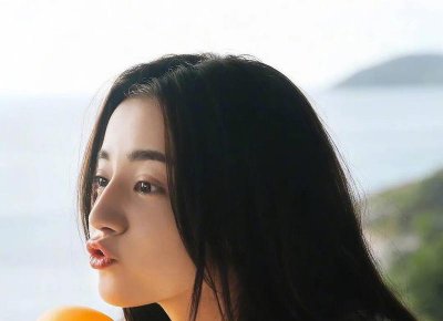 ​韩国代言人，十岁顶替全智贤成为韩国新世界百货免税店代言人