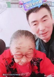 ​85岁马玉琴离世：李玉成含泪悼念，怀念往日温馨时光