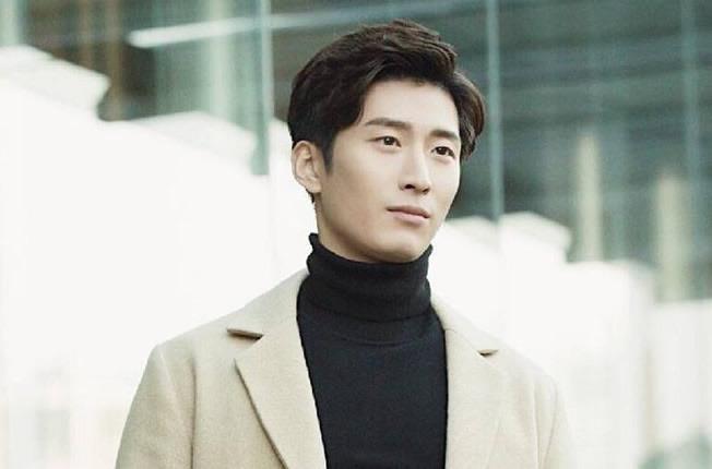 娱乐窦骁个人资料简介(身高，生日，年龄)(窦骁个人资料年龄)  2