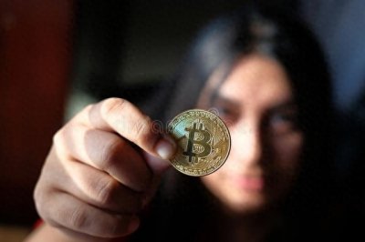 ​思考：在加密货币领域，“炒币”和“赚币”哪种方式更适合参与者