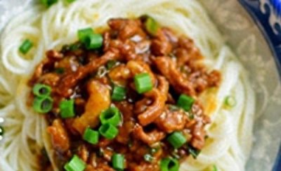 ​炸酱面就得这样做才好，口味浓郁，劲道鲜香，真棒！