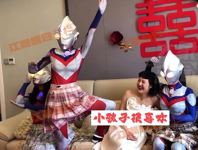 奥特曼婚礼表演（4位伴娘扮演奥特曼引关注）(5)