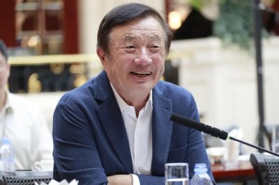 ​华为老总顶级千金回国，躺豪宅里秀奢华生活，别墅大到能当跑马场