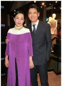 ​周润发两位妻子的巨大反差：一位身家过亿，过着养尊处优的生活