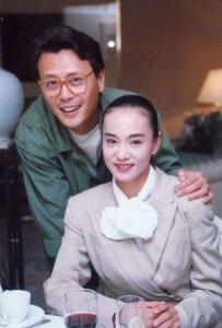 ​刘雪华丈夫，刘雪华一家四口人照片(刘雪华个人丈夫资料简介)