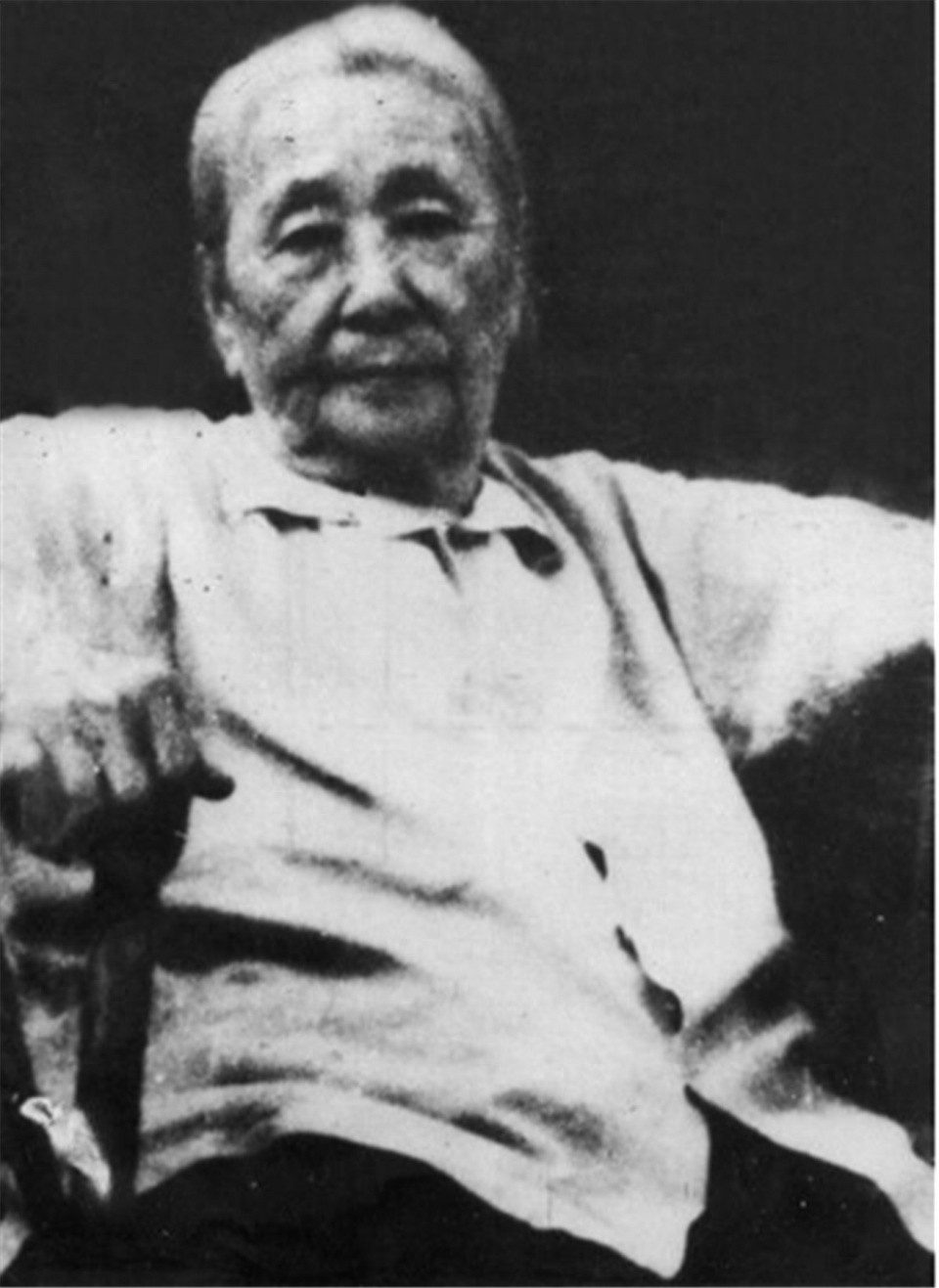 老照片：叱咤风云的东北王罕见全家福