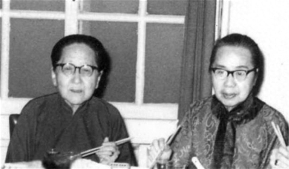 老照片：叱咤风云的东北王罕见全家福