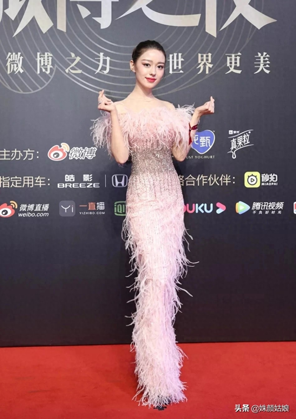 组图:2019微博之夜群星璀璨 郑爽,宋祖儿,佟丽娅等