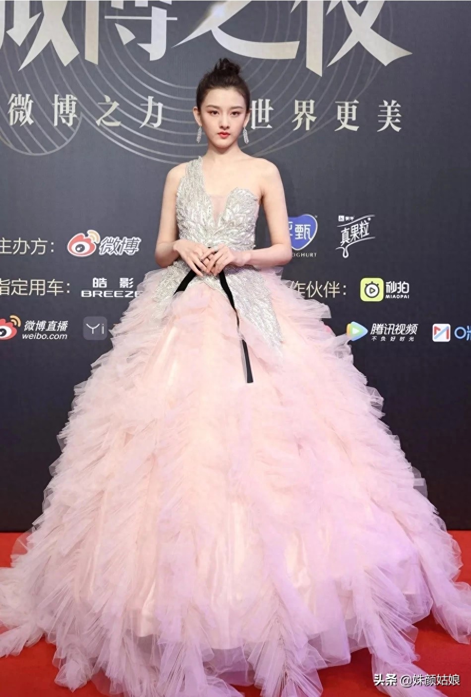 组图:2019微博之夜群星璀璨 郑爽,宋祖儿,佟丽娅等