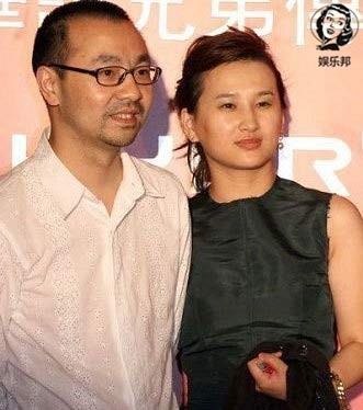 47岁刘仪伟的妻子近照