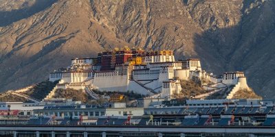 ​别不服！2025年西藏旅游必玩10大景点！在这里，连呼吸都是修行！