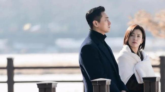 两大颜值天花板,上演年度「肉欲」大剧