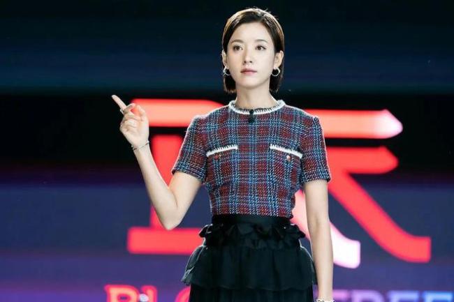 两大颜值天花板,上演年度「肉欲」大剧