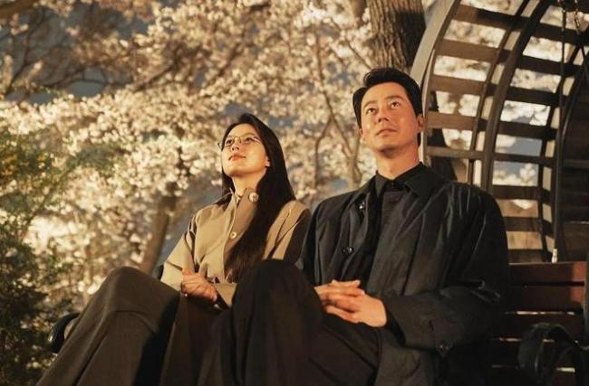 两大颜值天花板,上演年度「肉欲」大剧